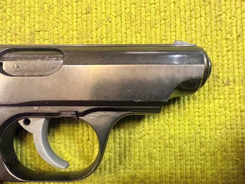 4932 (9)