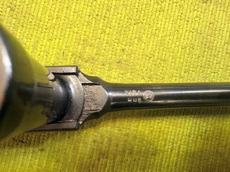 4951 (9)